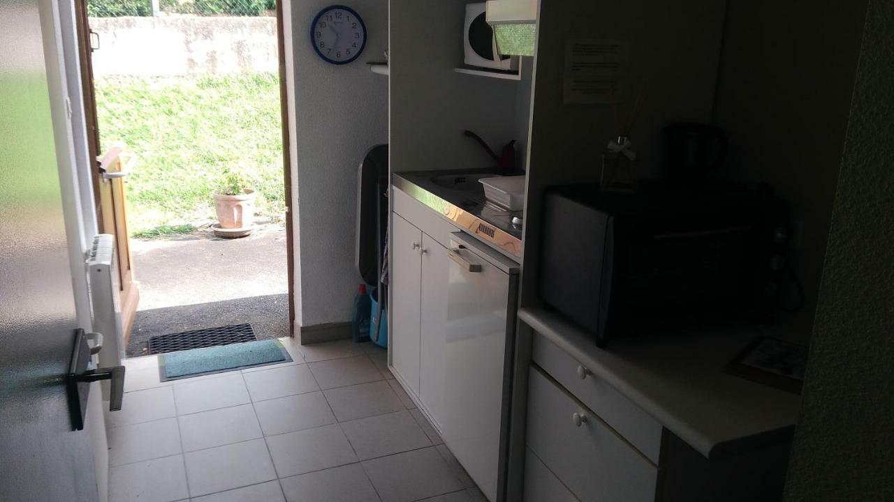 Grande Maison Sur 2000 M2 De Terrain Avec Un Studio Amenage Pour 2 Personnes2 萨利-德贝阿恩 外观 照片